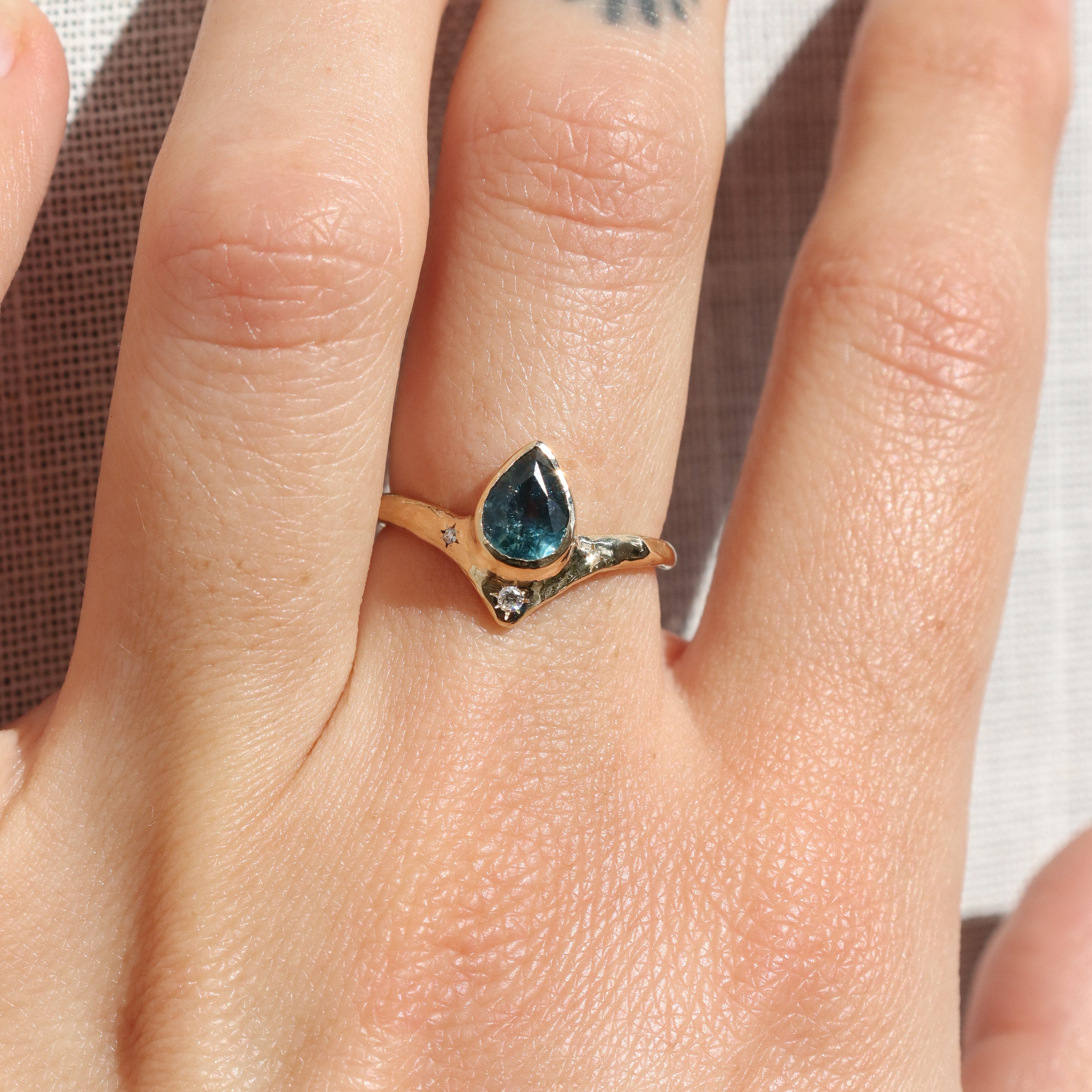 Reign of Light Ring | Montana Sapphire, Diamonds, 14k Gold