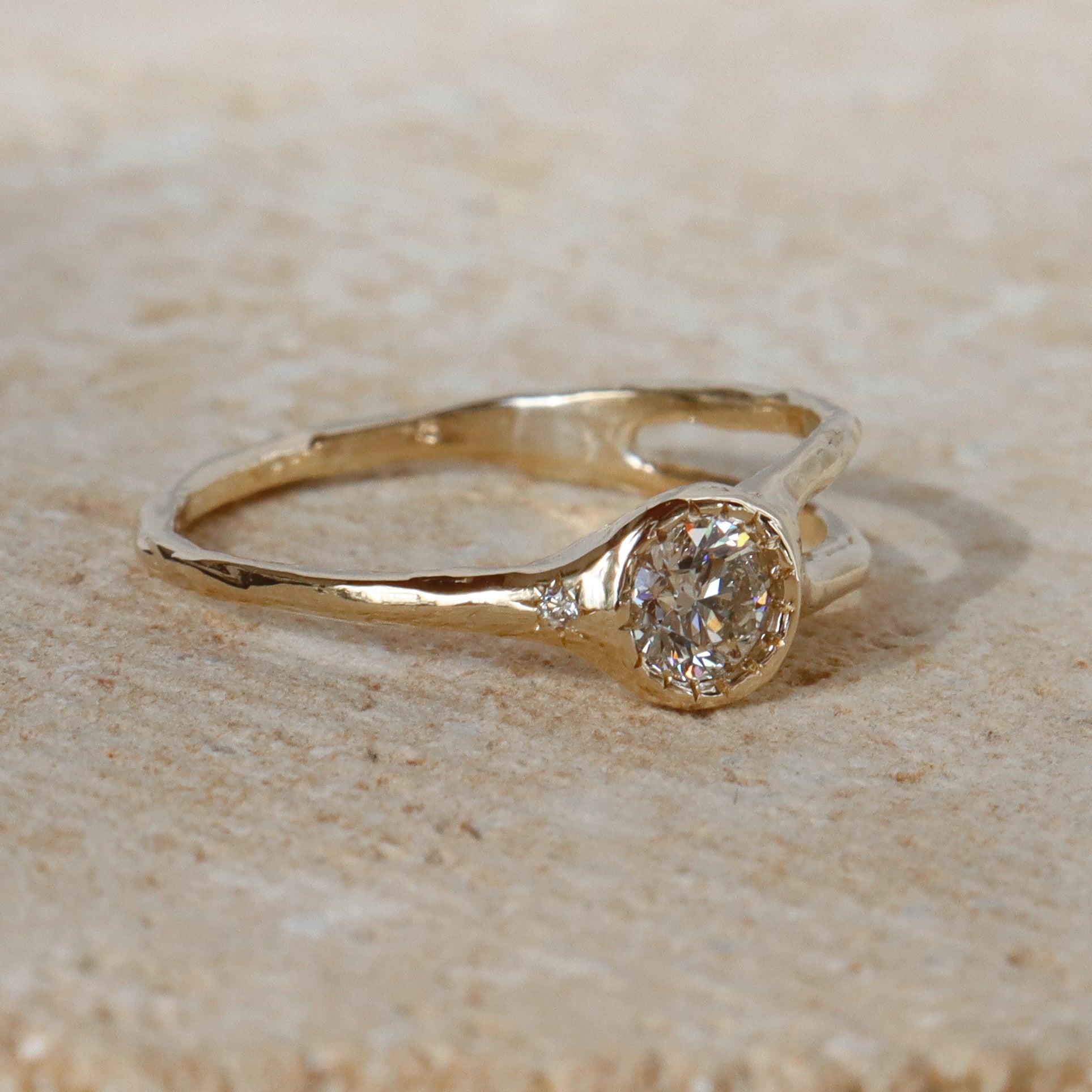 The Shooting Star Ring | 4mm Round Diamond, 14k Gold