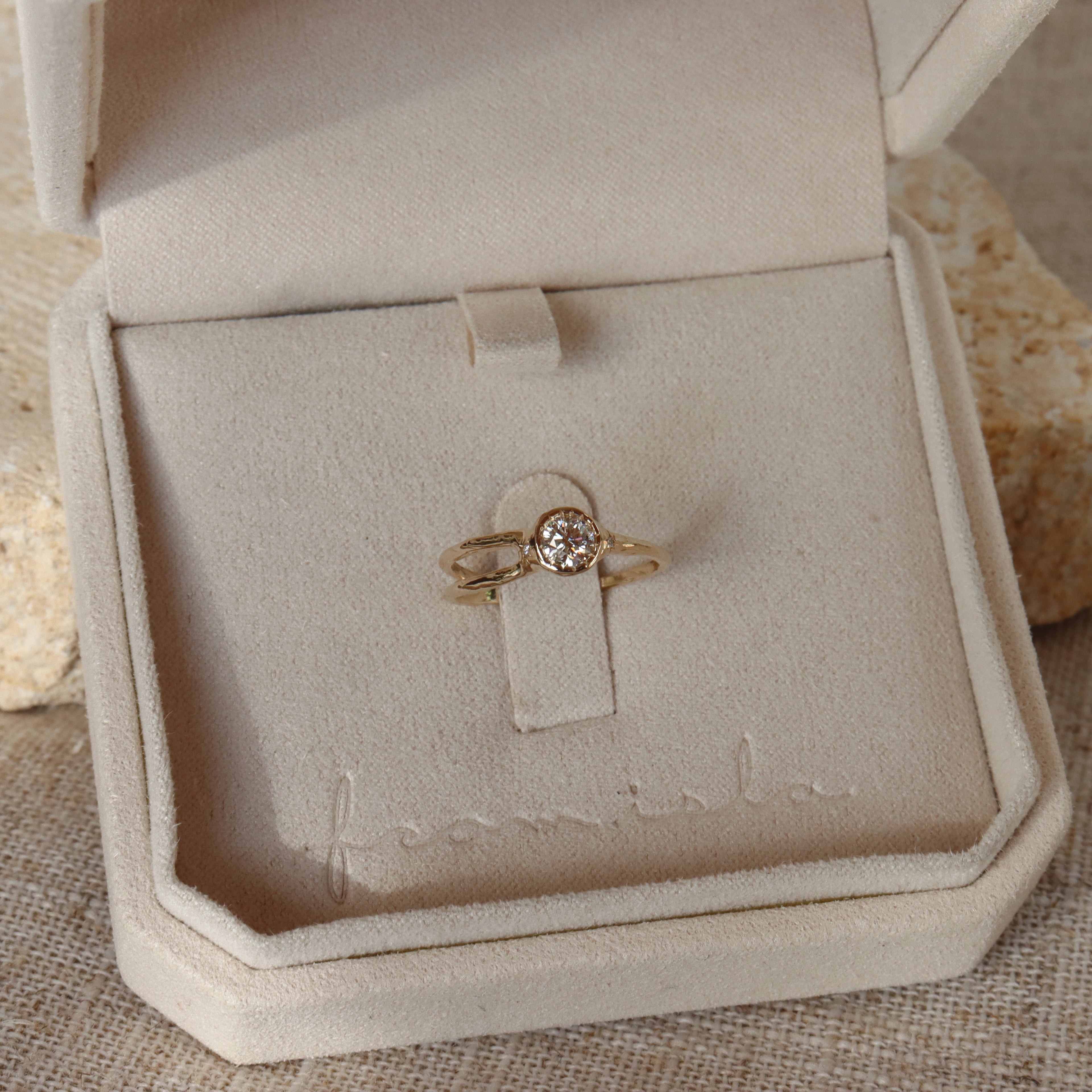 The Shooting Star Ring | 4mm Round Diamond, 14k Gold