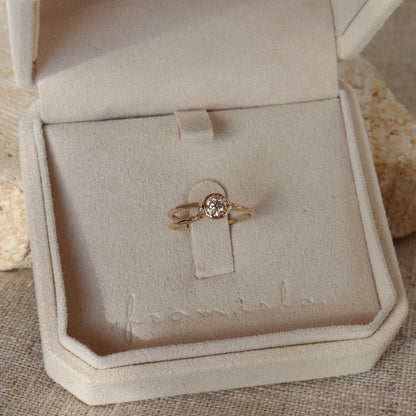 The Shooting Star Ring | 4mm Round Diamond, 14k Gold
