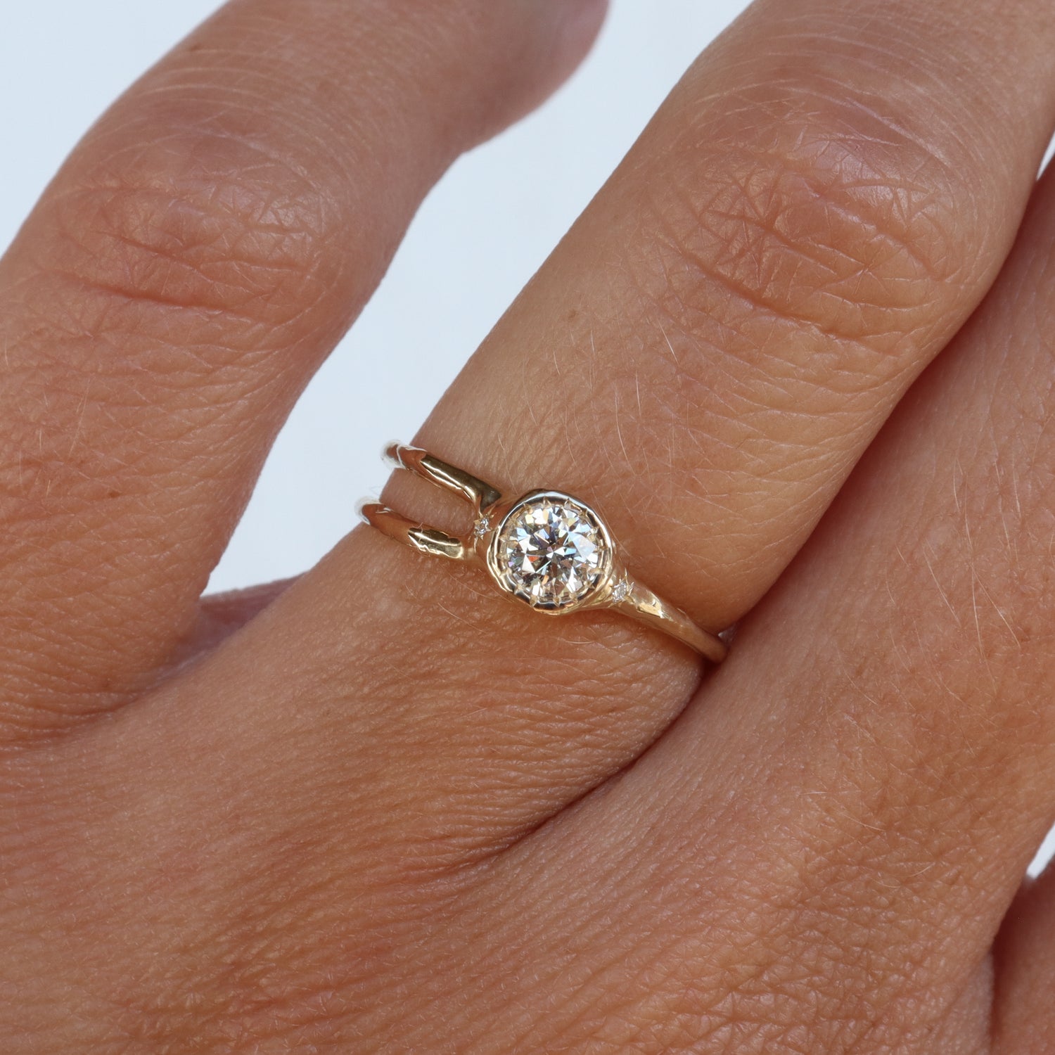 The Shooting Star Ring | 4mm Round Diamond, 14k Gold