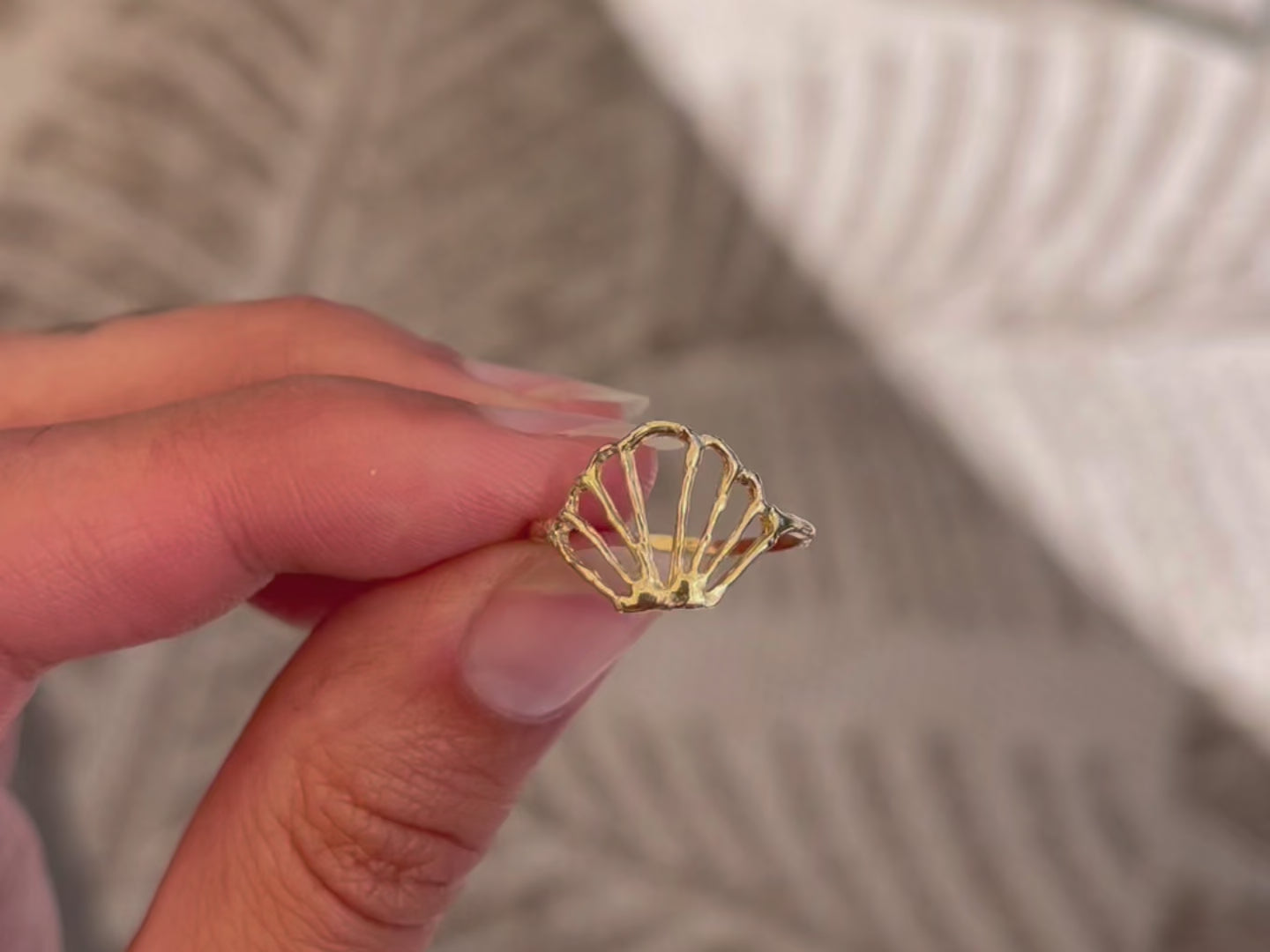A video close-up of an exquisite seashell ring, showcasing intricate details and a natural, shell centerpiece, capturing the essence of coastal beauty and ocean-inspired jewelry design.