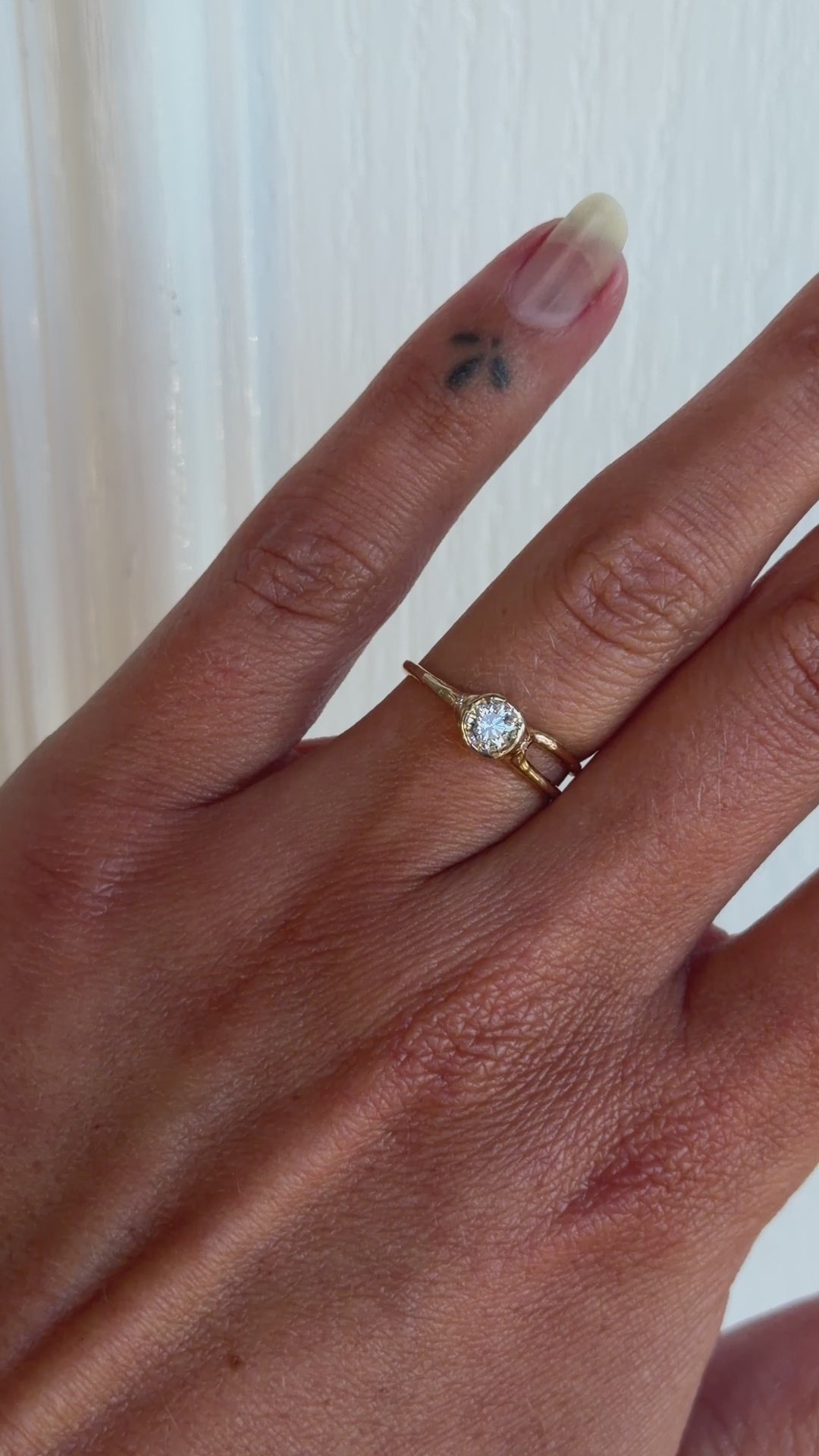 The Shooting Star Ring | 4mm Round Diamond, 14k Gold